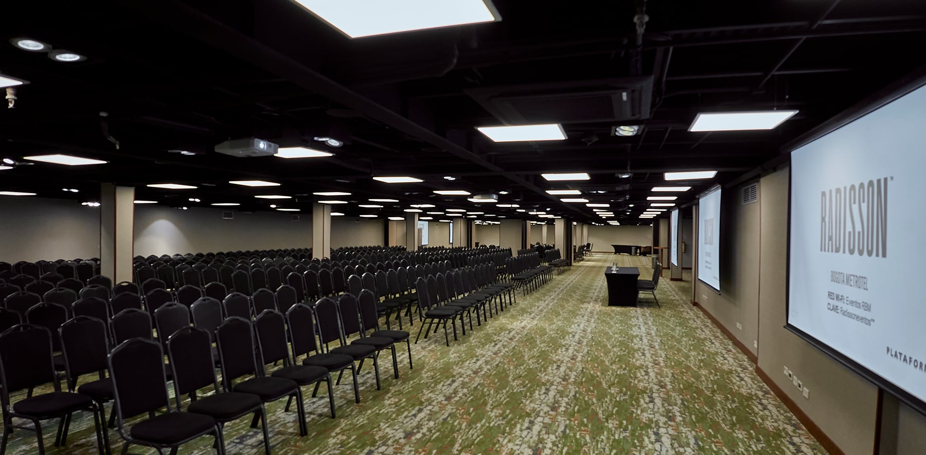 Meeting Room with board at Radisson Metrotel Bogota Kentucky