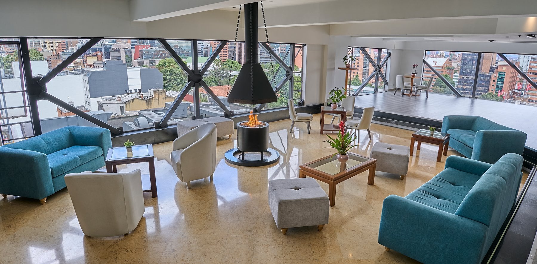 Large and comfort living room at Radisson Metrotel Bogota Kentucky